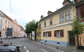 Anne'S House